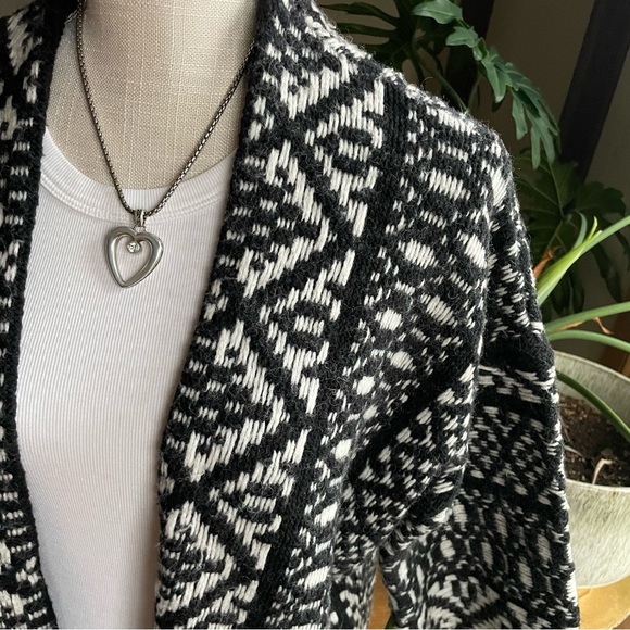 Velvet by Graham & Spencer Black and White Geometric Patterned Open Cardigan - Picture 13 of 13